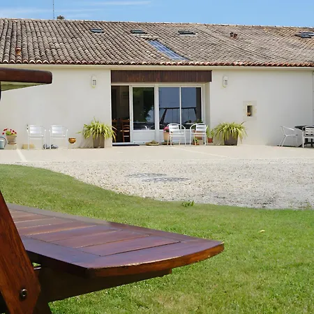 D'hotes La Champagne Bed and breakfast Sémussac