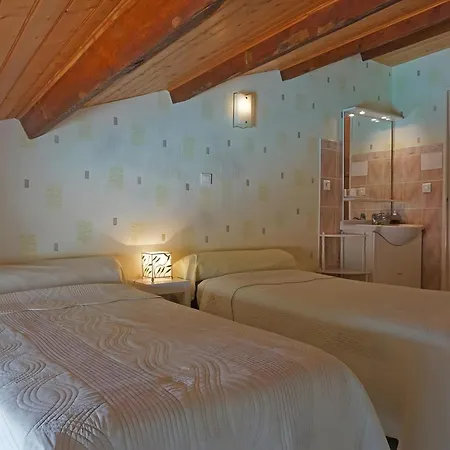 D'hotes La Champagne 3*