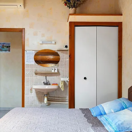 D'hotes La Champagne Bed and breakfast 3*