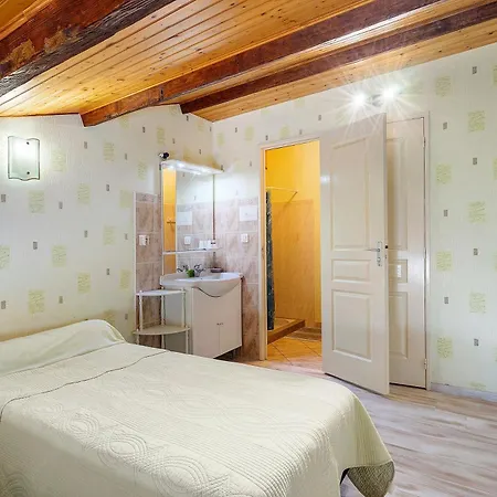 D'hotes La Champagne 3*