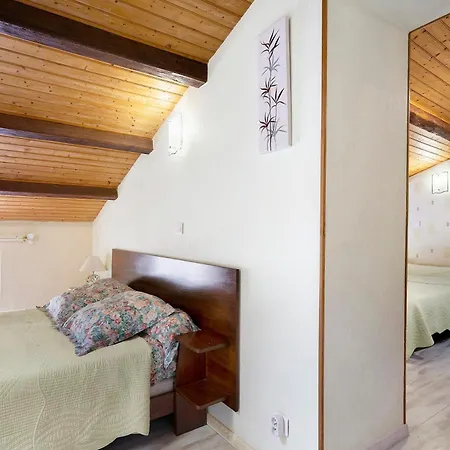 D'hotes La Champagne Bed and breakfast