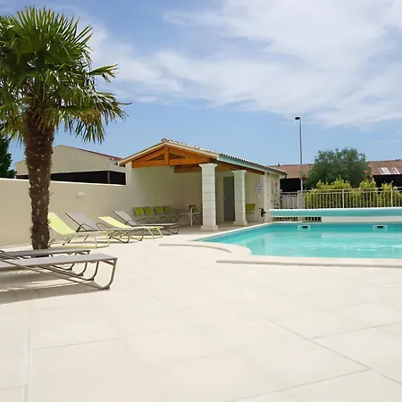 D'hotes La Champagne Bed and breakfast