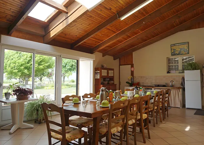 Couette-café La Champagne 3*